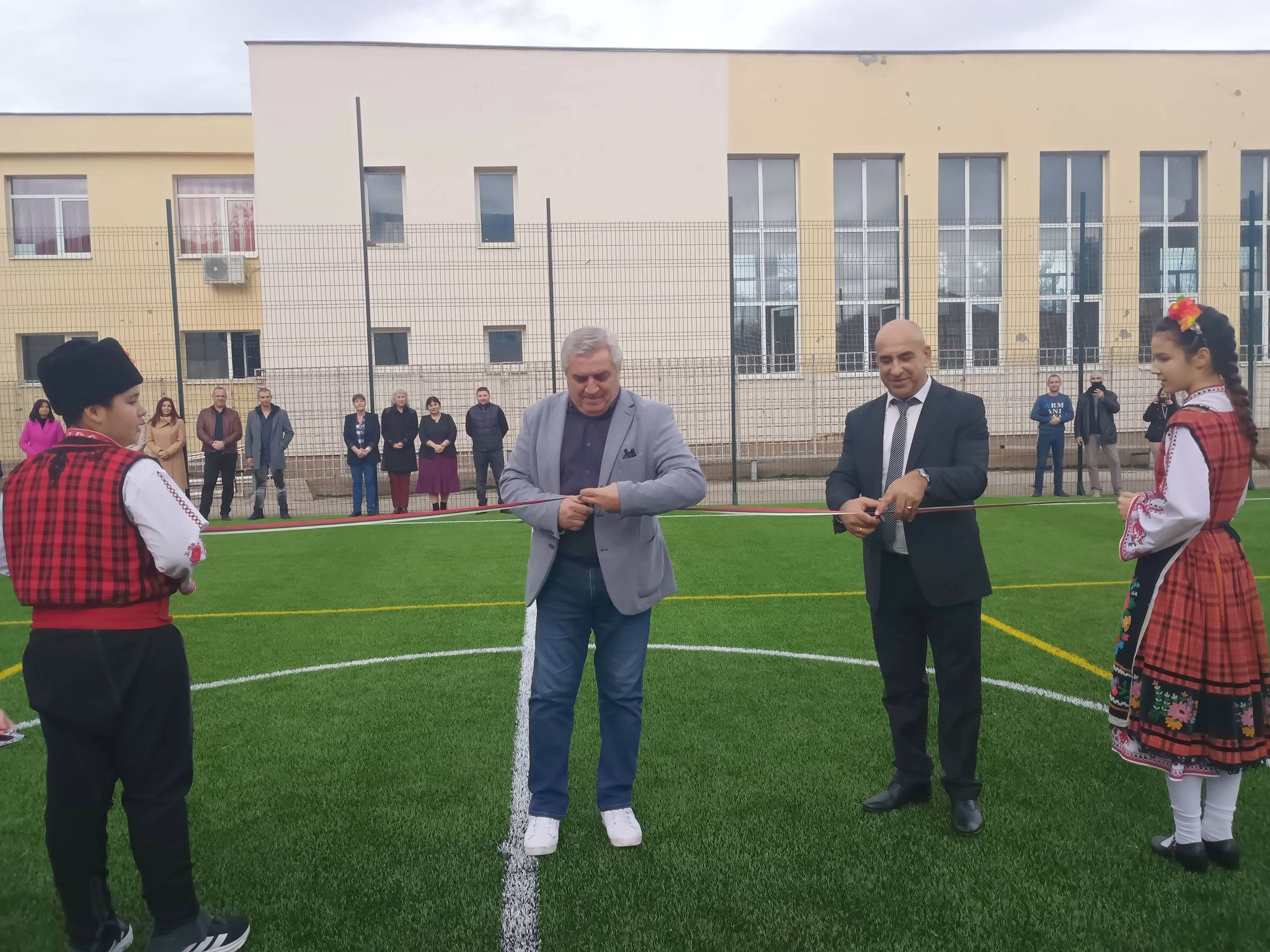 Лентата на новата придобивка прерязаха Иван Аспарухов и директорът Иван Иванчев