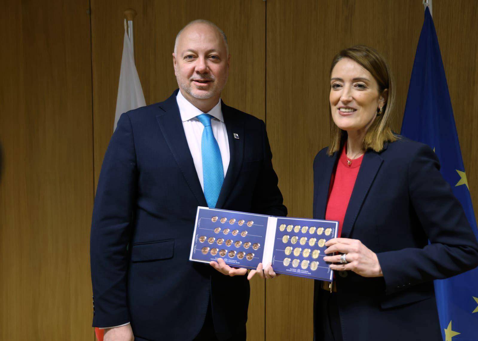 Премиерът Росен Желязков подари български евромонети на председателя на Европейския парламент 