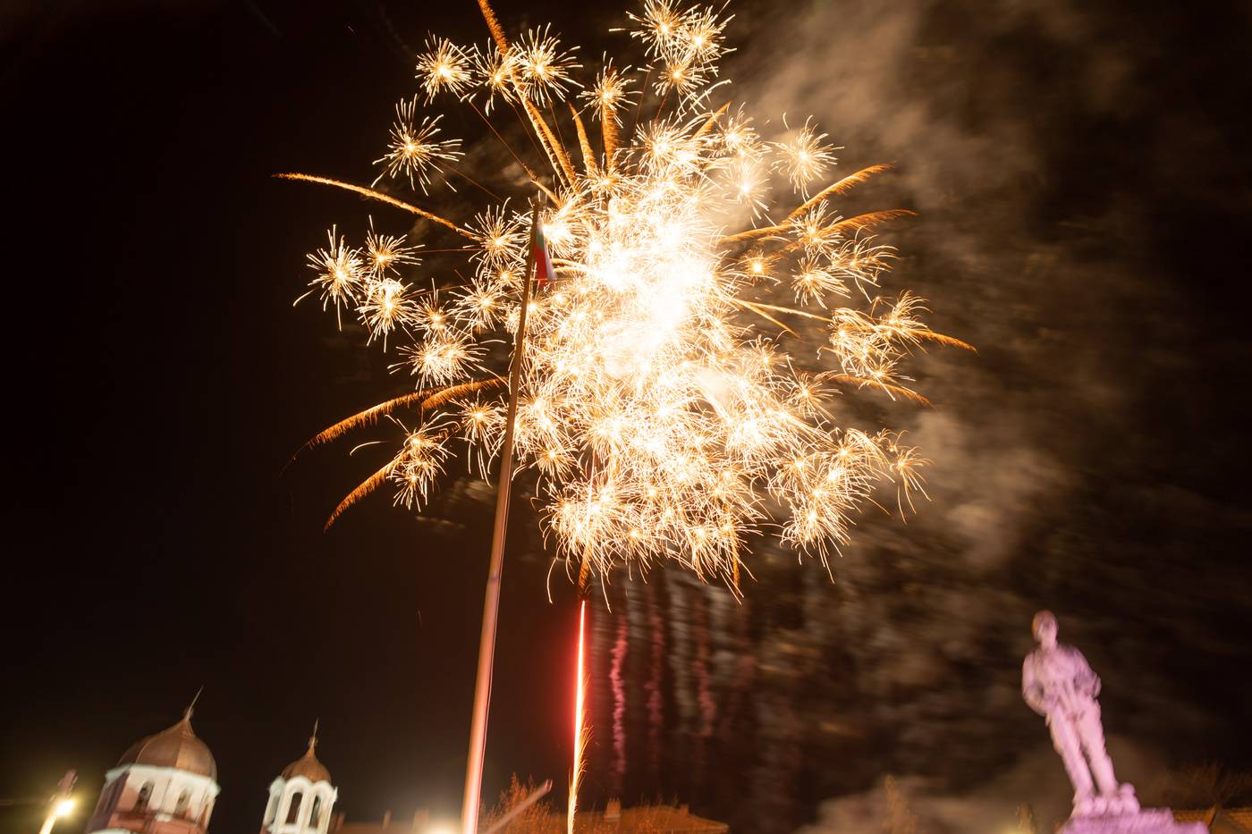  Напълно освежен площад към този момент краси центъра на село Моравица 