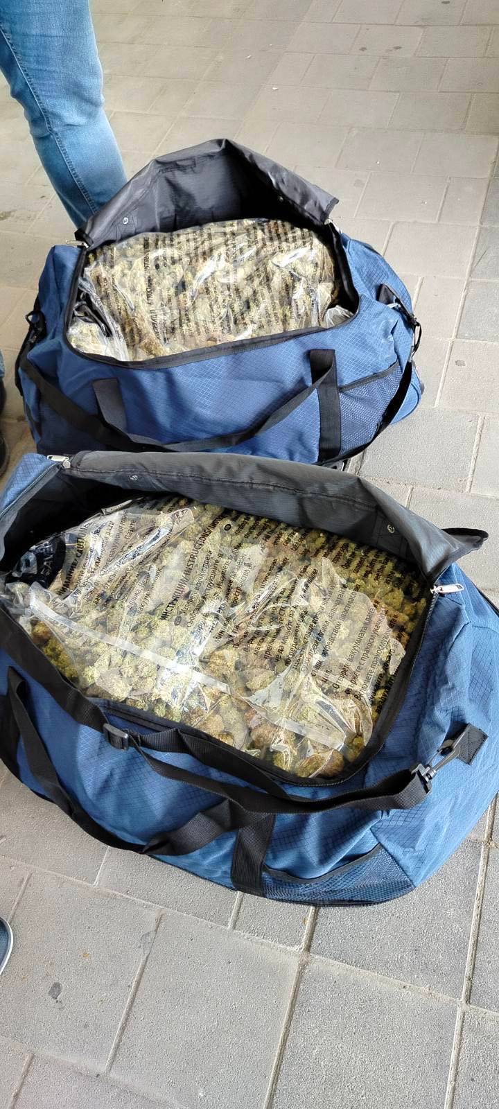Прокуратурата в Бургас и ГДБОП неутрализираха престъпно сдружение, занимаващо се с разпространение на метамфетамин, марихуана и кокаин
