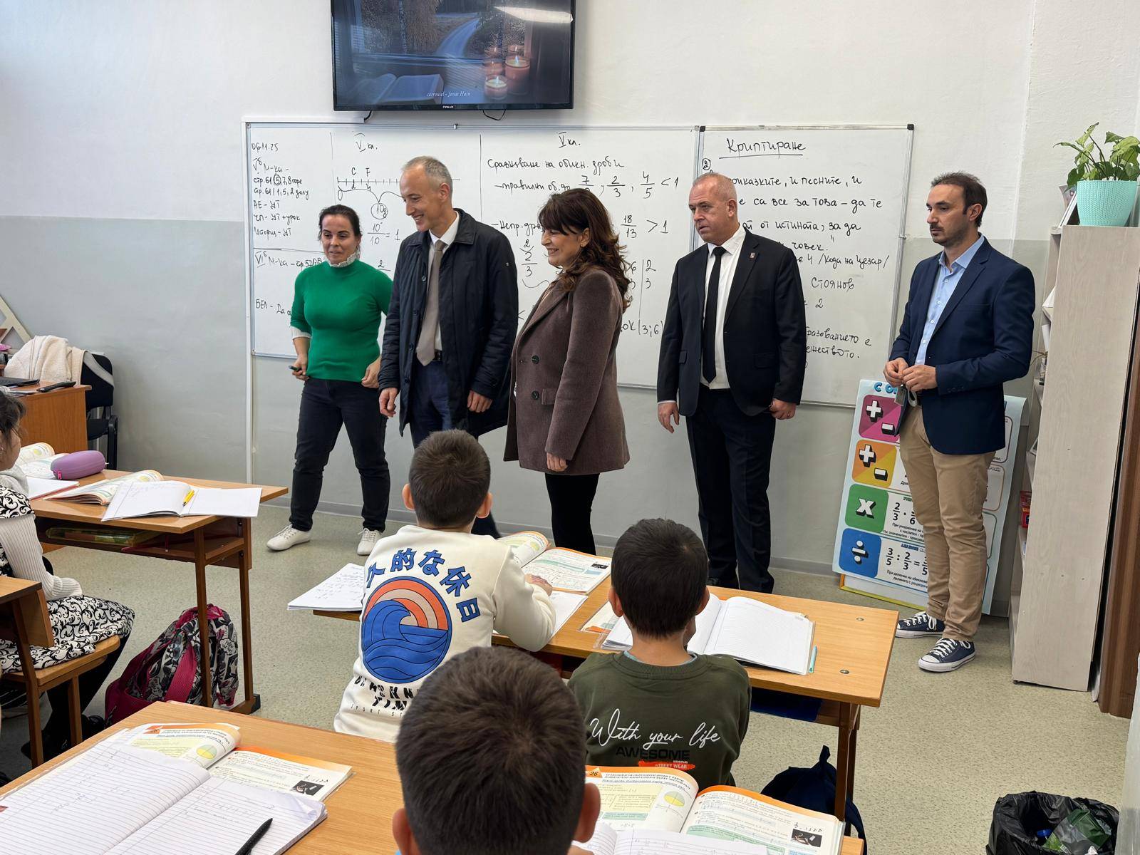 Министър Вълчев откри две изцяло обновени и модернизирани училища в Пещера 