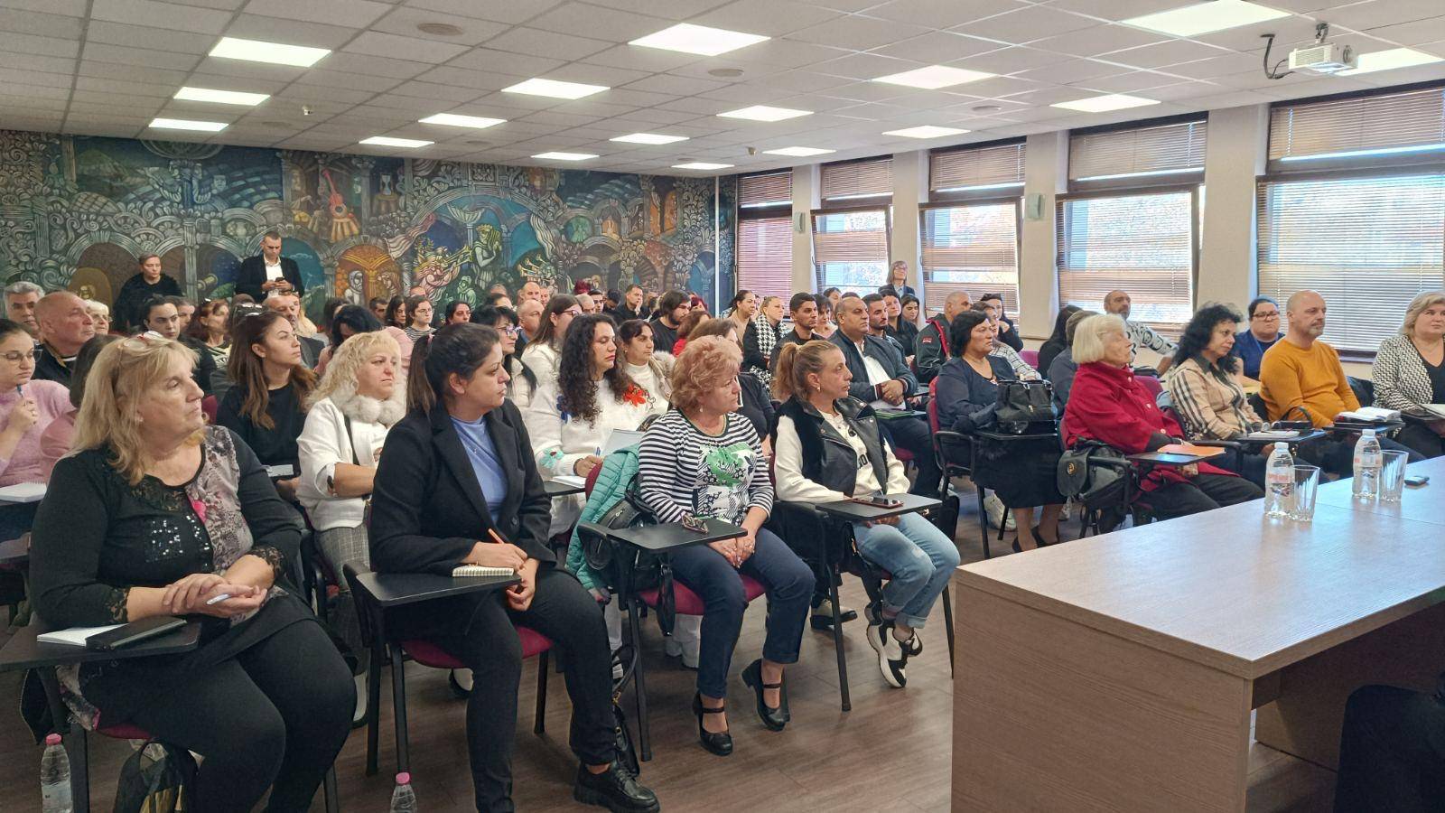 Министърът на образованието и науката Красимир Вълчев на среща с близо 100 образователни медиатори от област Пловдив