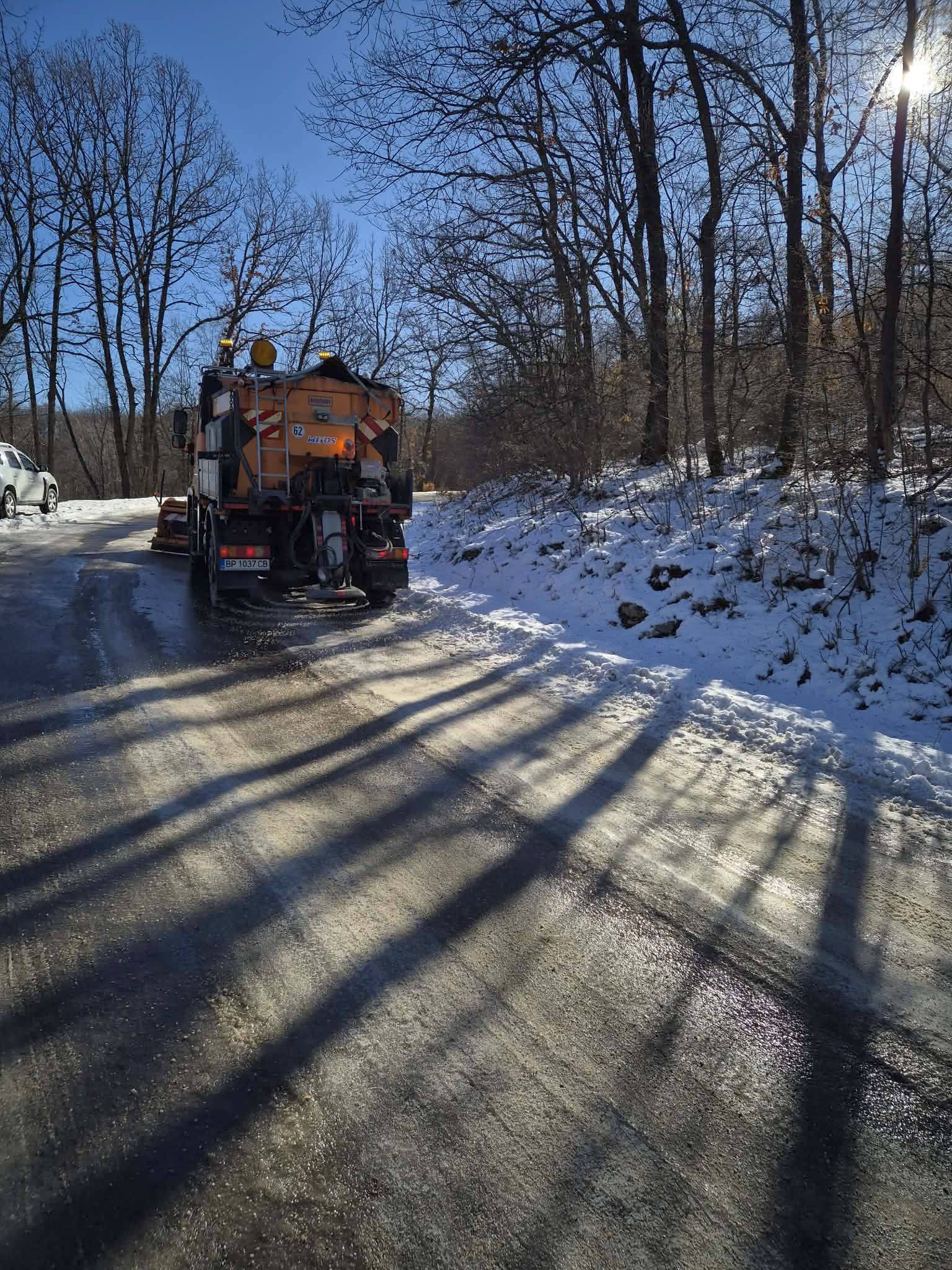 Всички пътища от общинската пътна мрежа и градските улици в Мездра са проходими при зимни условия