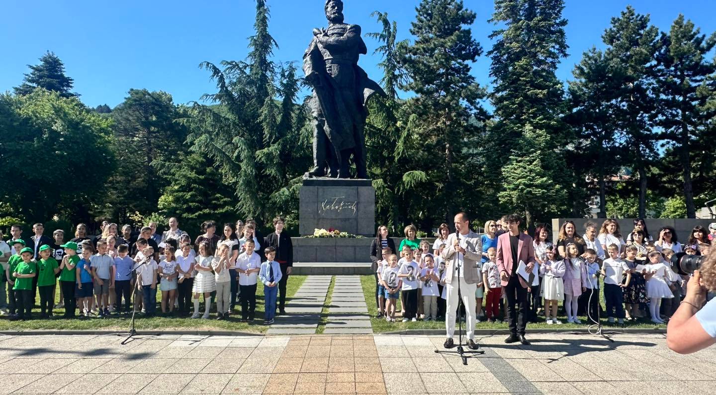  Над 100 деца откриха 64-тия Национален конкурс-рецитал с 
