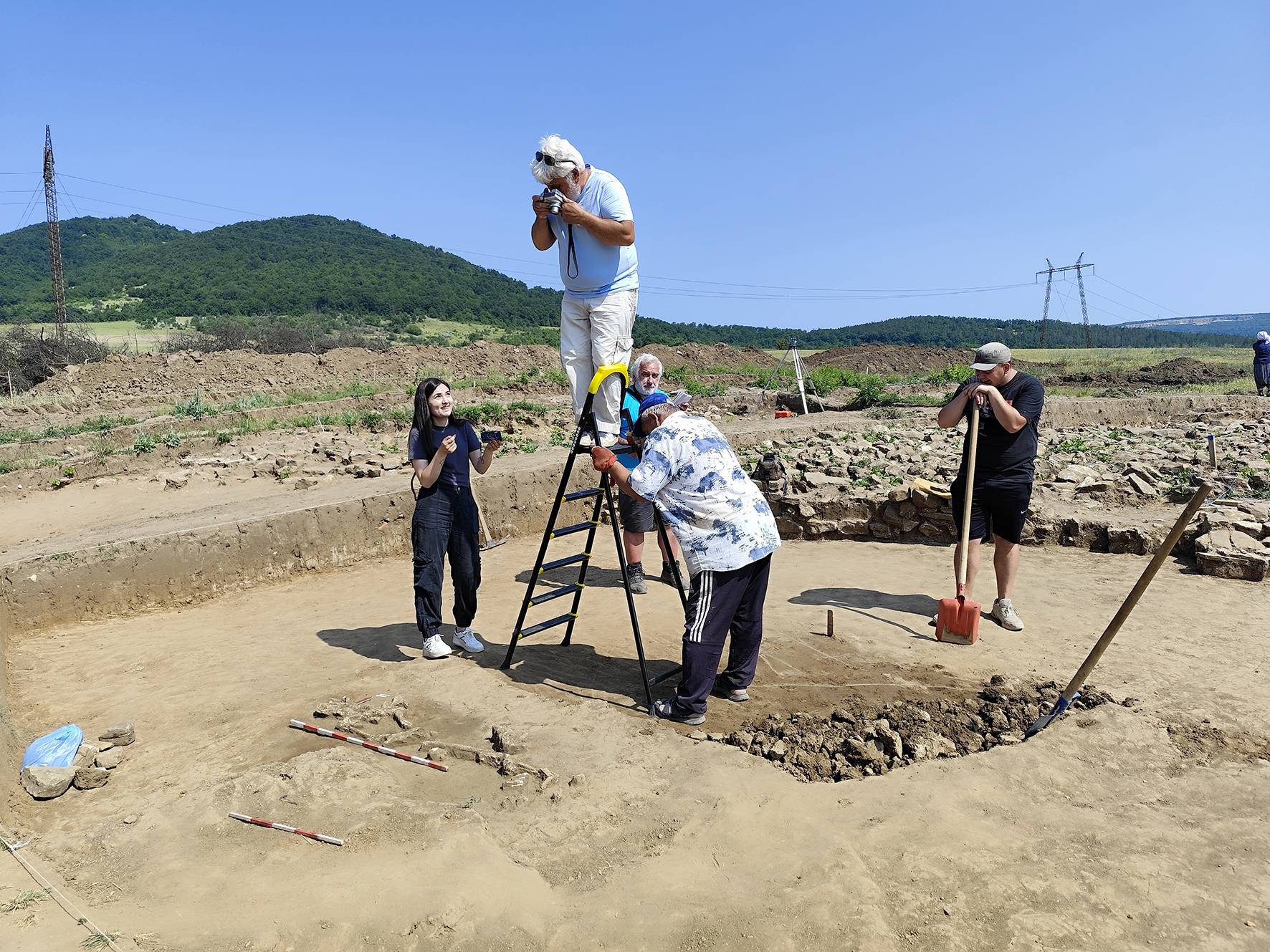  Нови значими открития са направени при избавителните разкопки по трасето на газопровода край с. Трънак, Руенско 