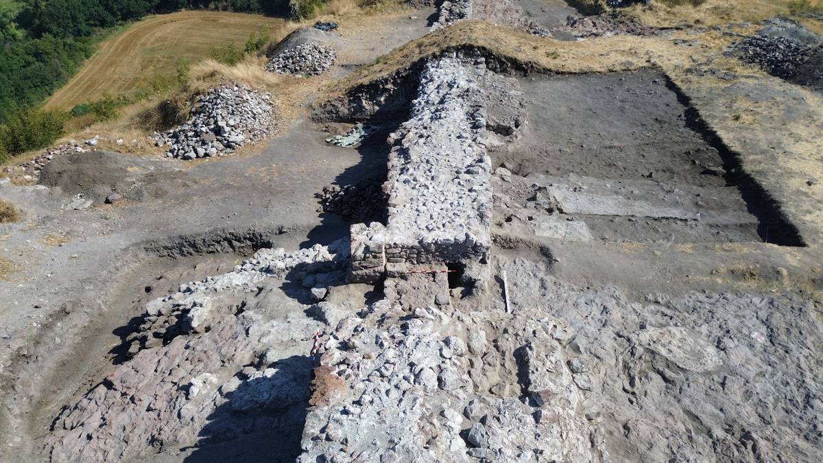 Започнаха археологическите разкопки на средновековния град Русокастро 