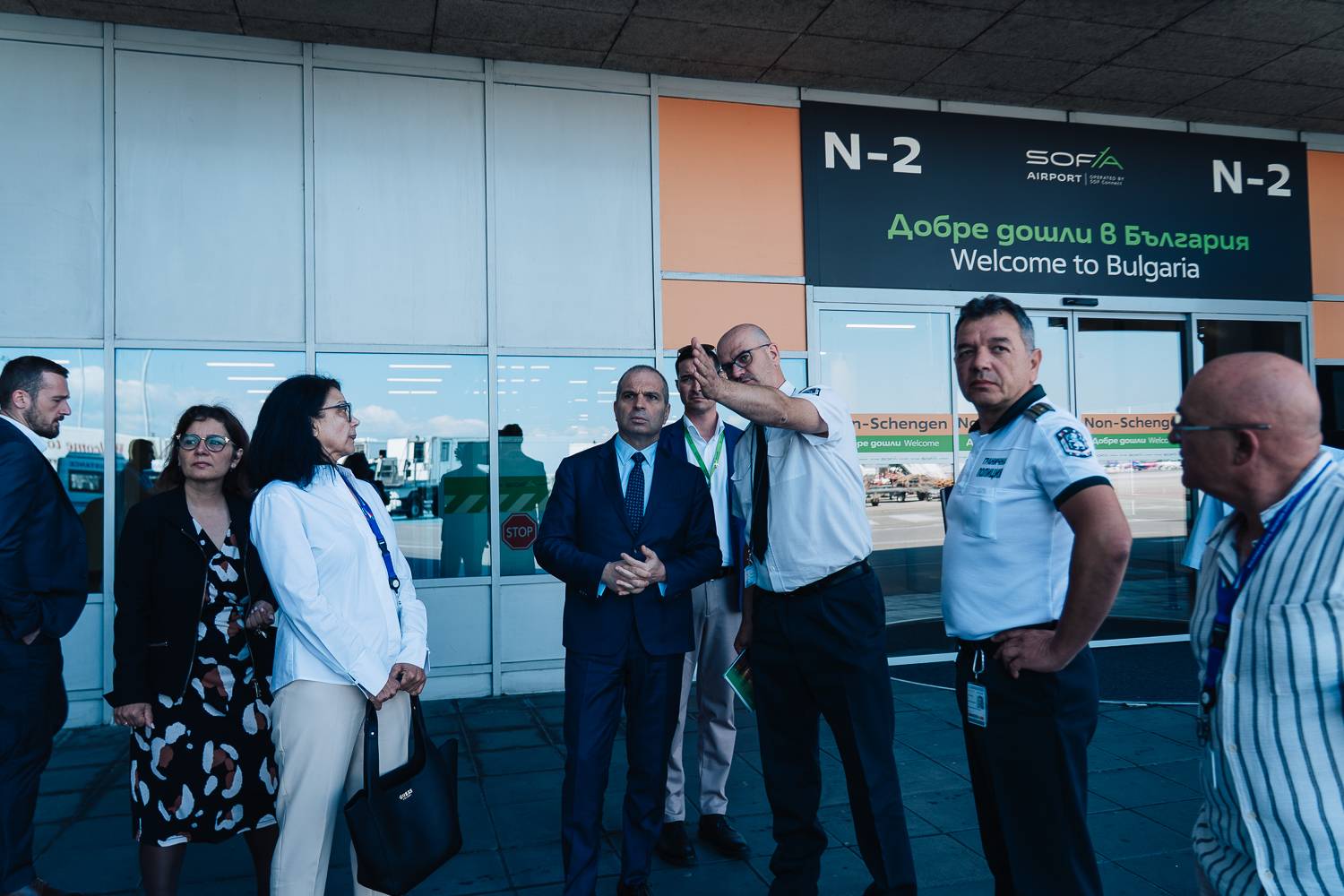  Заместник министър-председателят и министър на превоза и известията Гроздан Караджов по време на изключителна инспекция на софийското летище 