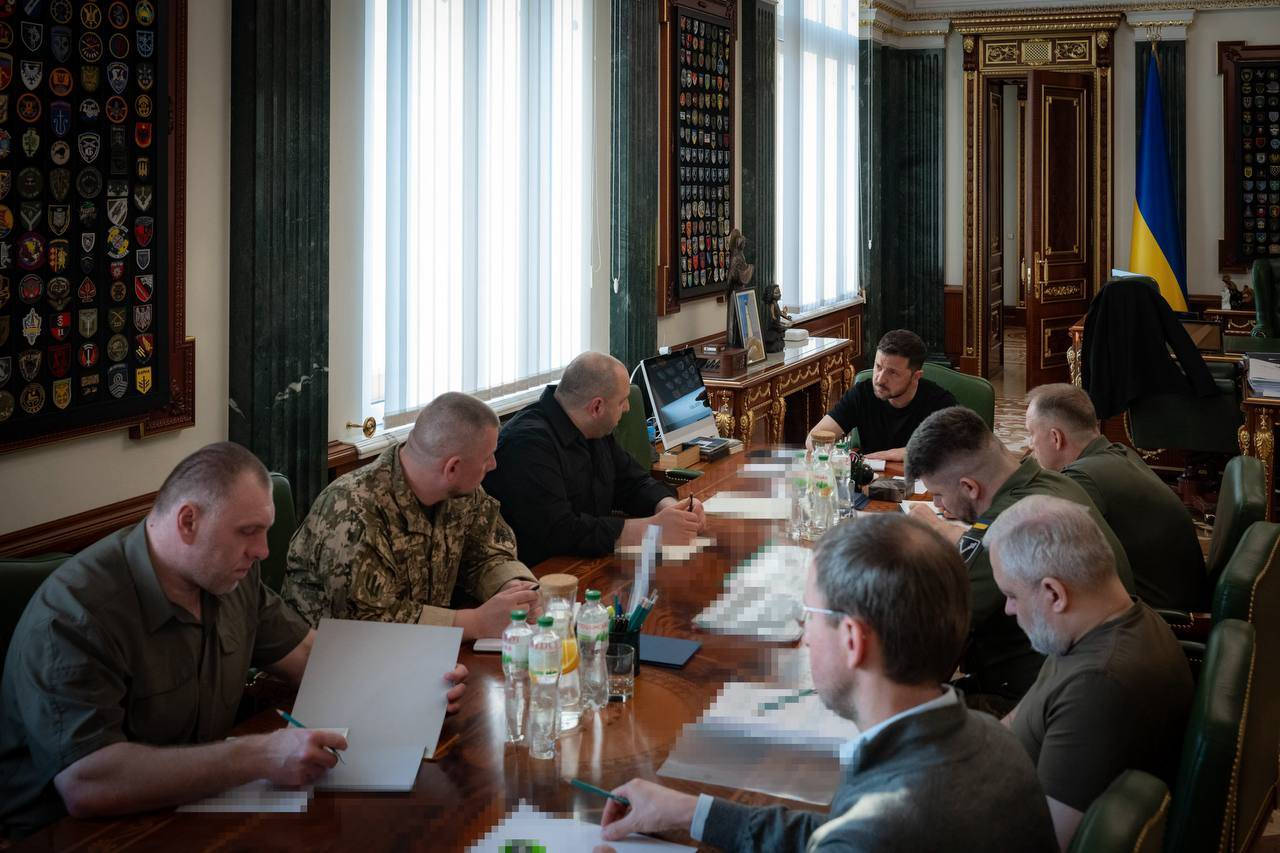 Среща с военни, СБУ и редица официални лица Среща с военни, СБУ и редица официални лица