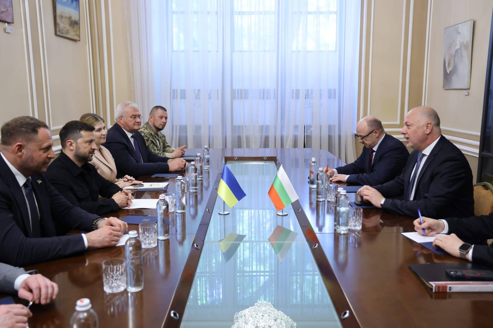 Премиерът Желязков към президента Зеленски: България има готовност активно да участва в следвоенното възстановяване на Украйна Премиерът Желязков към президента Зеленски: България има готовност активно да участва в следвоенното възстановяване на Украйна