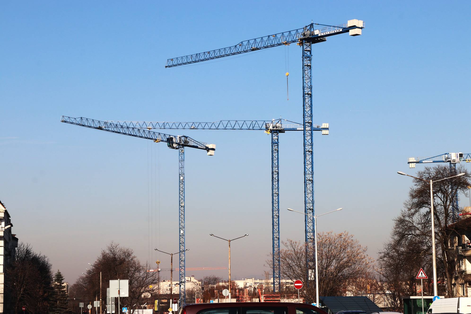  Строителство 