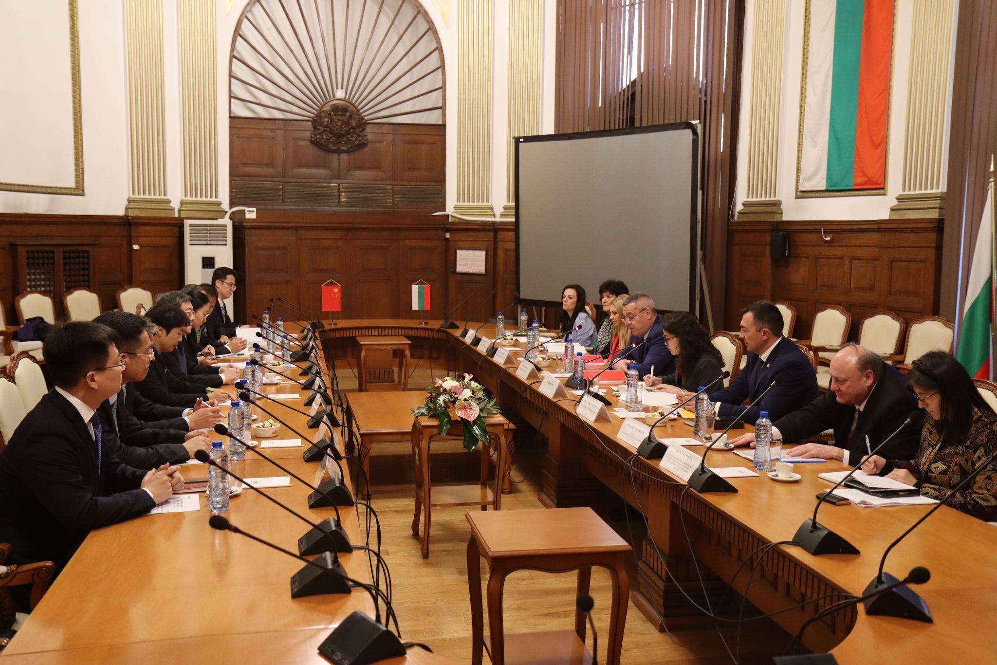  Министърът на земеделието и храните доктор Георги Тахов на среща в Министерство на земеделието и храните с Ду Дзяхао - ръководител на Комисията по земеделие и въпросите на селските региони на Общокитайското заседание на народните представители (ОСНП) 