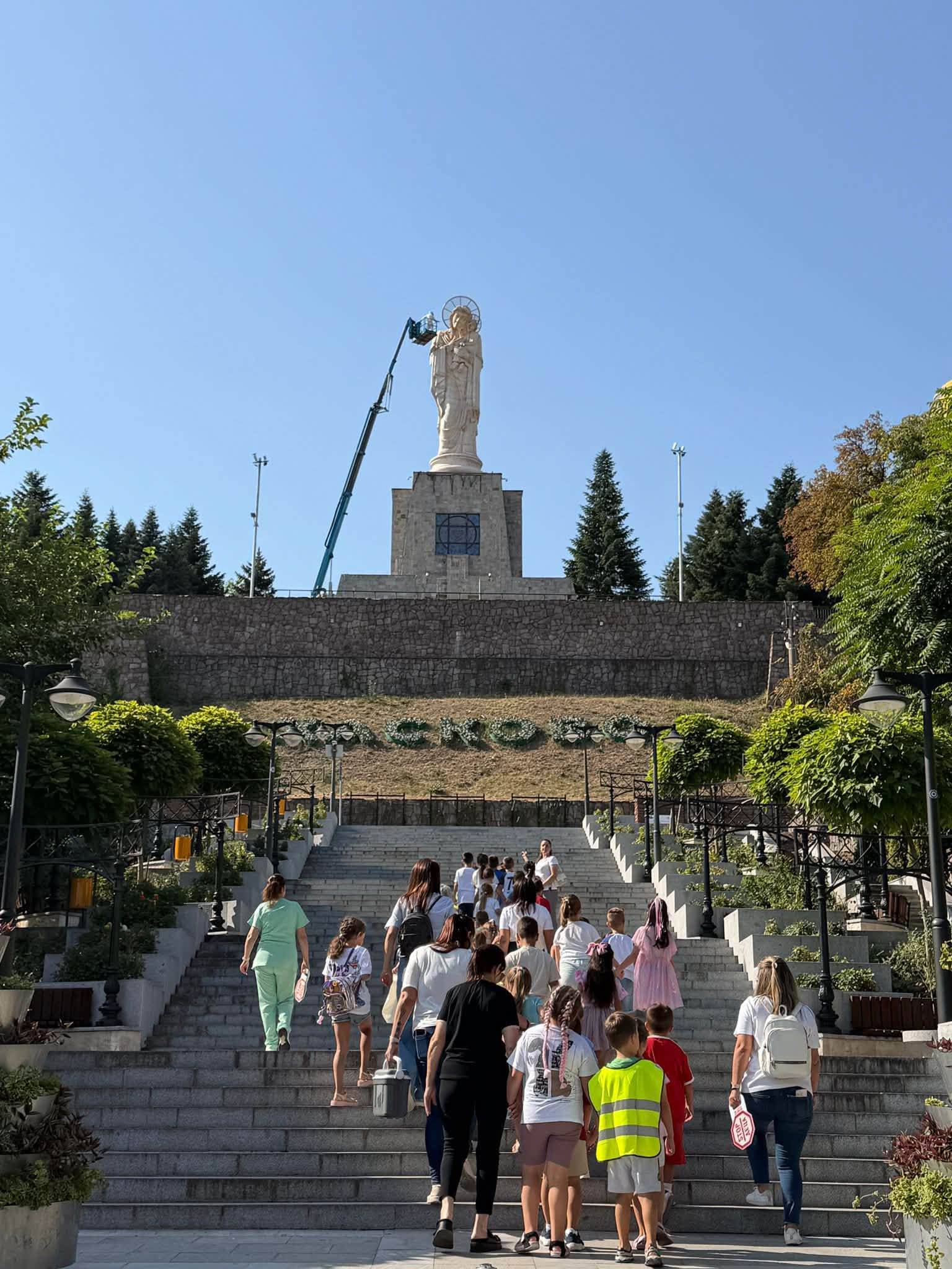 Започнаха дейностите по защита на статуята на Света Богородица в Хасково