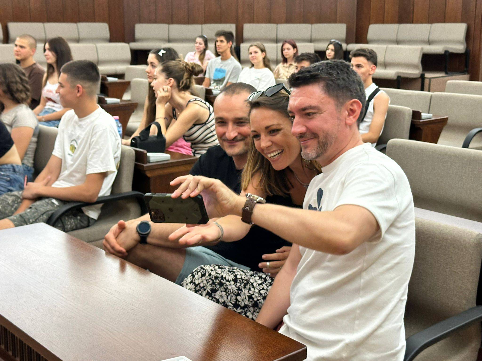  Тридневното кино-приключение в Хасково е за първи път в града и предизвика десетки младежи, да се включат в майсторски класове по кинорежисура, продуцентство, сценарно писане, операторско и актьорско майсторство 