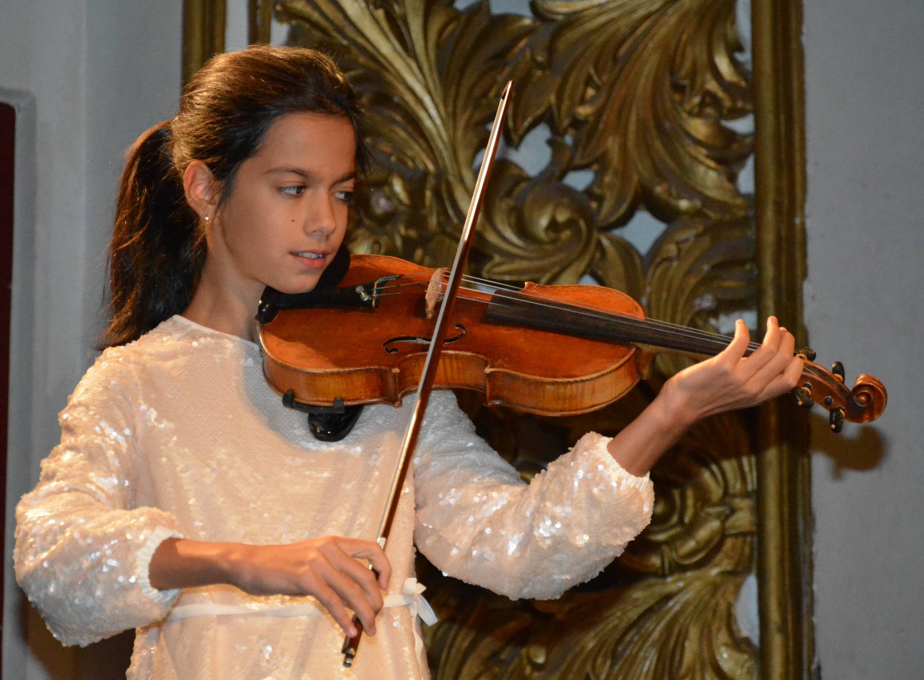  Приключи Международния конкурс за цигулари 